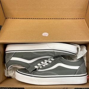 Vans Old School. Size 7.5 womens. Size 6 Mens
